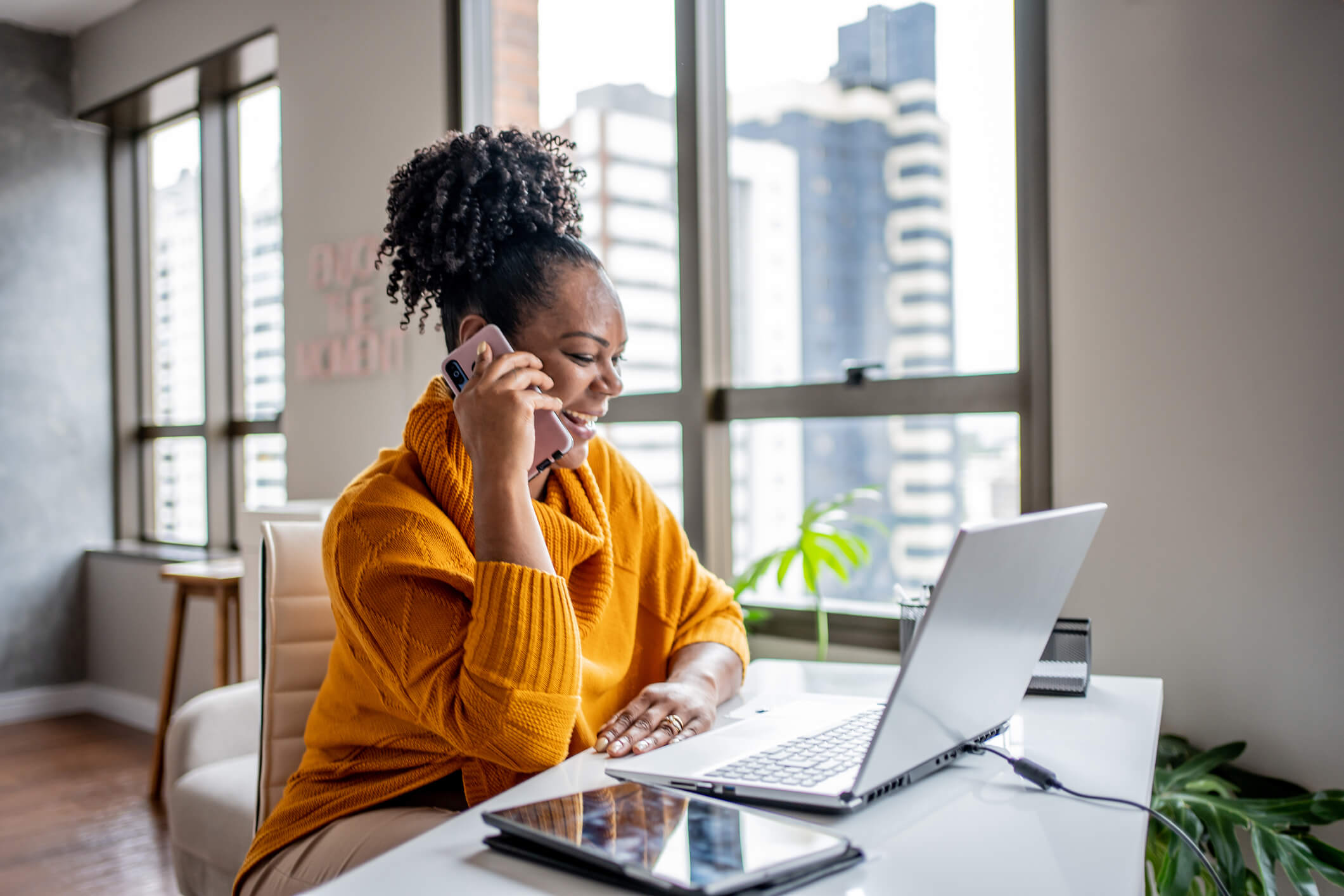 Woman searching for job advice on her laptop.