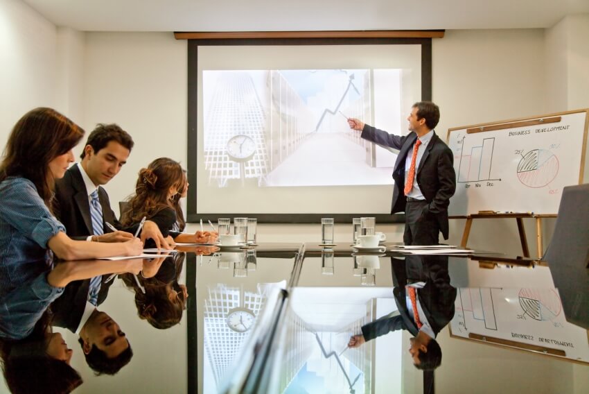 Man giving presentation in conference room | Astoncarter.com