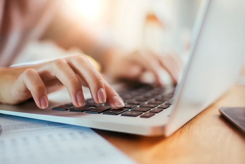 typing on labtop | Astoncarter.com